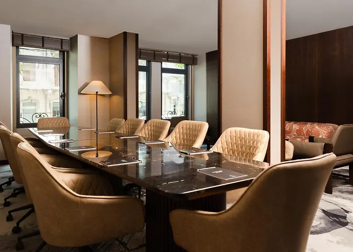 Evolution Valbom Отель